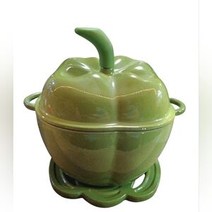 Technique Green Bell Pepper Enameled Cast Iron Casserole Dish W/Hot Plate 4.5"T